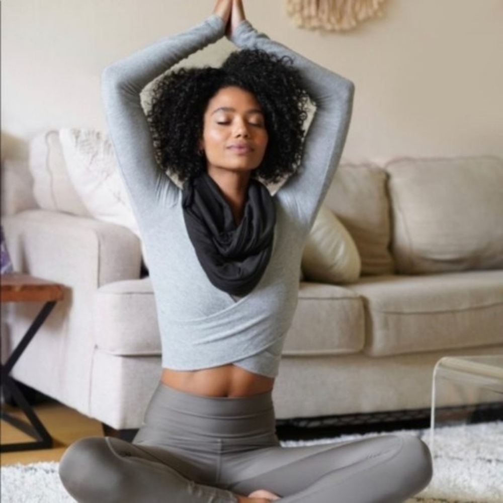 Beyond Yoga Infinity Scarf w/Hidden Pocket Black